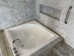 -上海虹桥西郊假日酒店