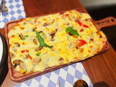 什锦水果拼蘑菇培根薄饼-Ambra Haus琥珀屋精酿餐厅(宝山店)