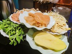 -肖肖酸萝卜鱼火锅(总店)