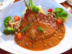 -Chom Cafe and Restaurant