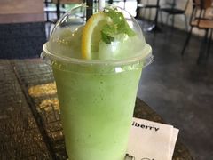 -莓园冰淇淋店