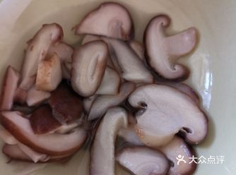 【用料】 香菇，胡萝卜，荷兰豆，大蒜