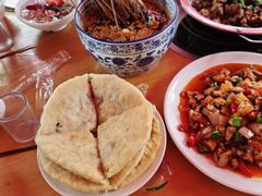 -大众跷脚牛肉馆·非遗传承单位(峨眉山店)