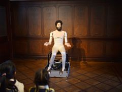 -Nathalie Djurberg与Hans Berg“牛皮纸包裹的月亮”-Prada荣宅当季展览
