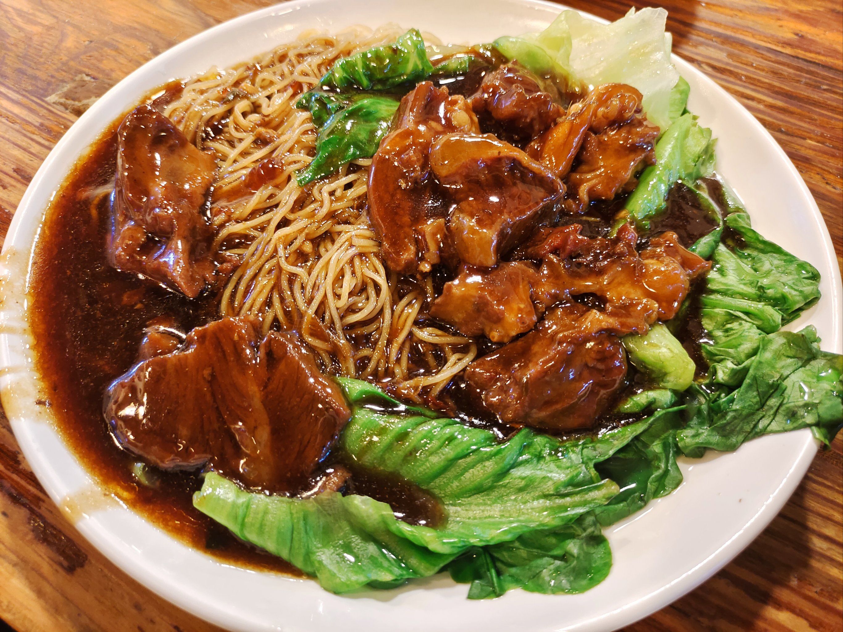 广式牛腩捞面,招牌必点,正啊~[馋]