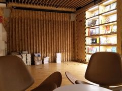 -新华里咖啡书吧(新华书店小寨店)