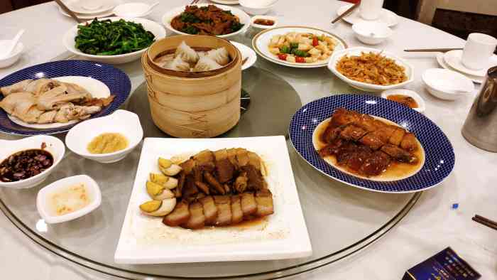 味道大都还可以,广式老酒楼的感觉,有部分不出彩,点心还是值得推荐的