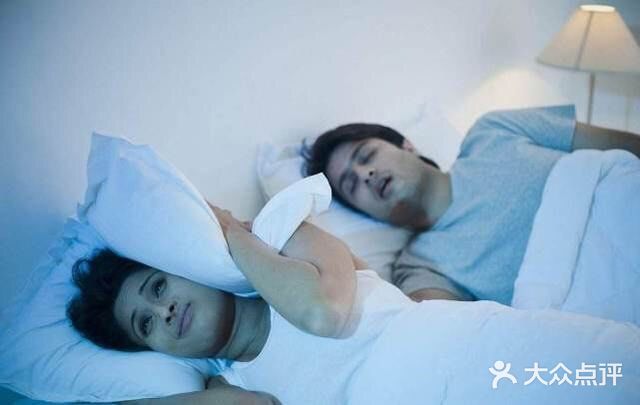 为什么喝完酒后有人话变多，有人只想睡觉？这可能不是好现象