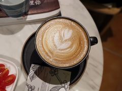 -彳亍咖啡·这里(水湾路店)