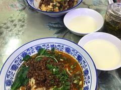 -渝之汇牛肉豌杂面