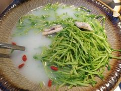 鲈鱼骨浸豆苗-锦江悦(印象城店)