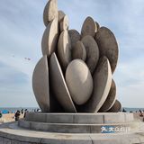 以为人不会太多，结果到海边一看