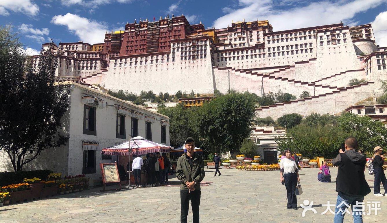 同时也能感化人。布达拉宫门口就是八角廊（八廊街）