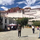 同时也能感化人。布达拉宫门口就是八角廊（八廊街）