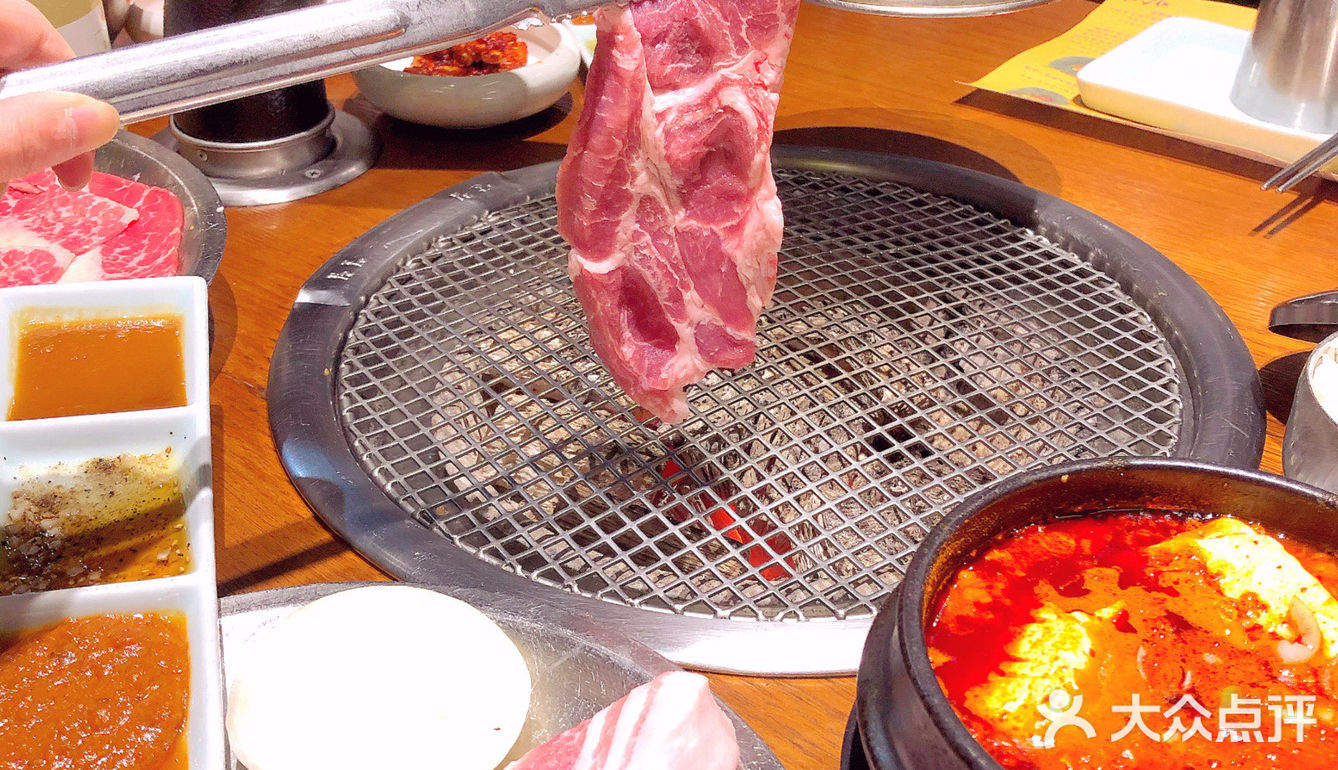 🇰🇷敲有氛围的正宗韩式传统烤肉，仿佛置身韩国