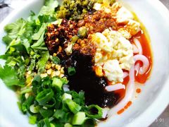 豆花米线-热火朝天鲜切牛肉火锅(南强街巷店)