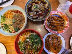 -爆炸头阿姨小四川正宗川味小吃(无任何分店)