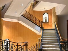 -深圳富苑皇冠假日套房酒店