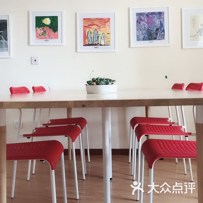 苏打小松鼠儿童美术工作室