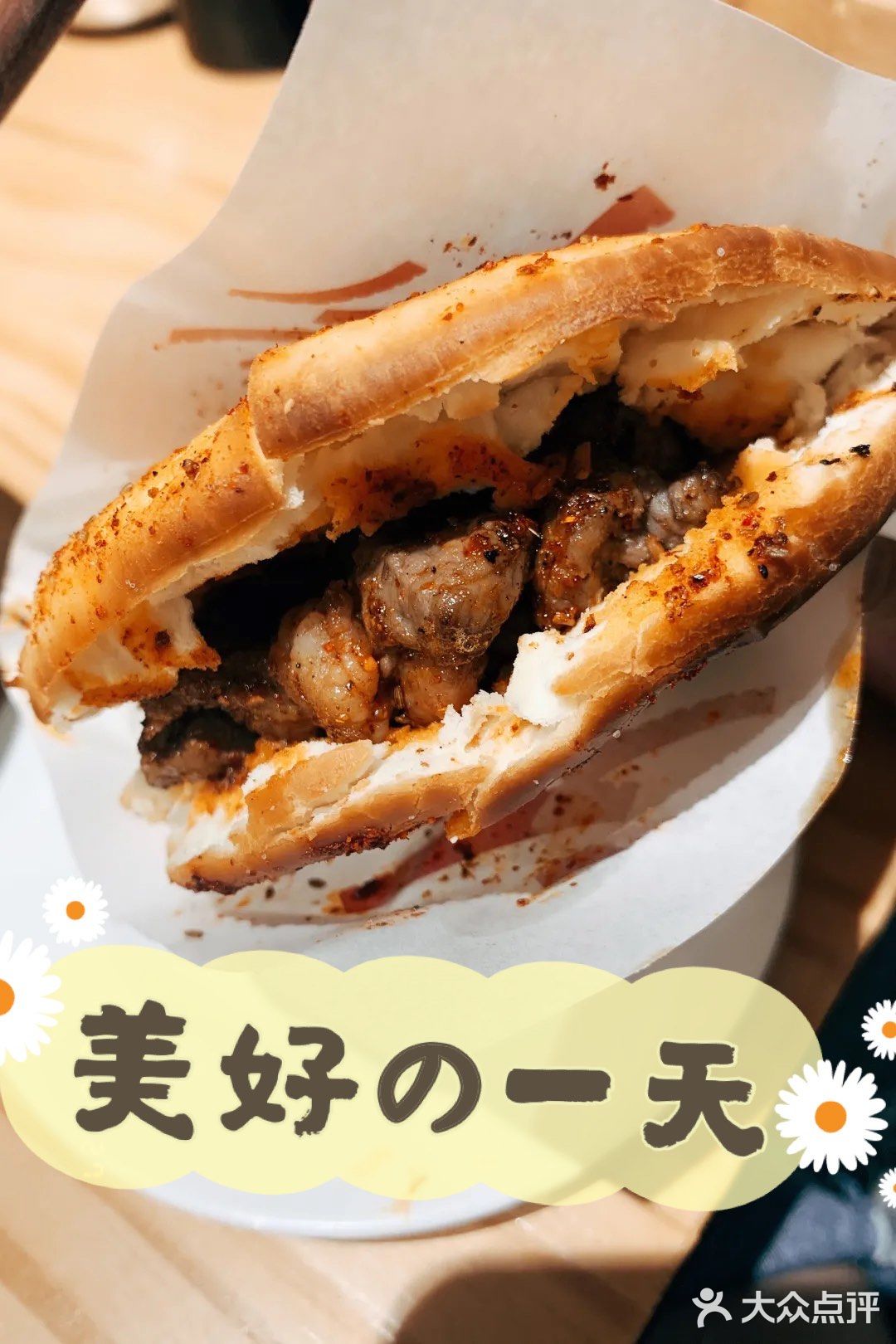 环境不错这次点的是酸菜牛肉面，上餐很快