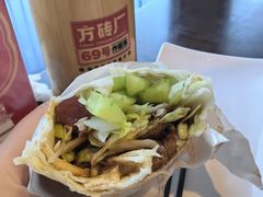 老北京烤鸭卷-方砖厂69号炸酱面·烤鸭(前门鲜鱼口店)
