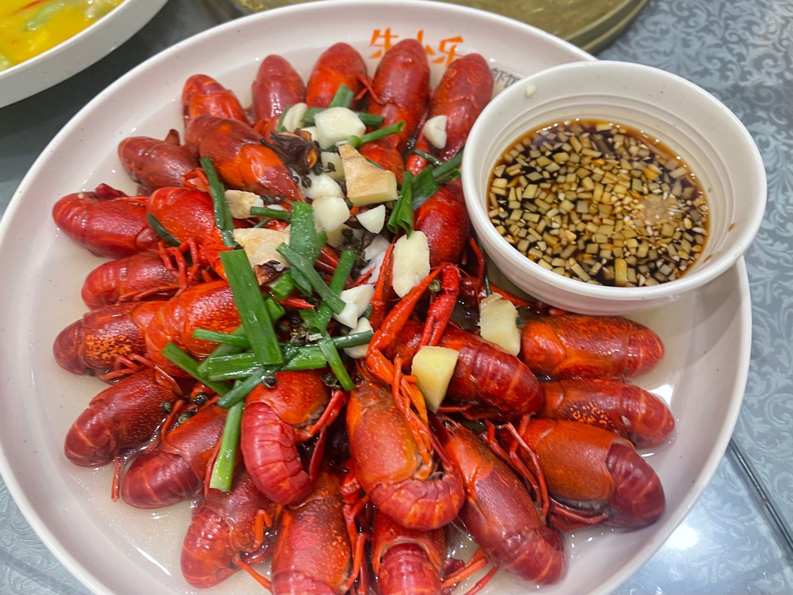 打卡朱小乐龙虾