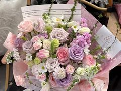 -何兮花店·气球派对鲜花店(马桥银春路万科城店)