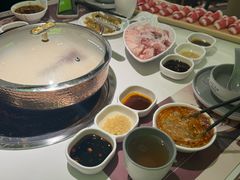 -洪氏嗨捞·广东猪肚鸡·椰子鸡火锅(西咸万象城店)