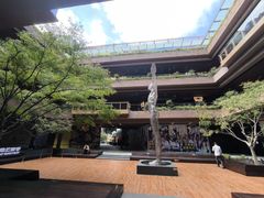 -瑞虹新天地月亮湾