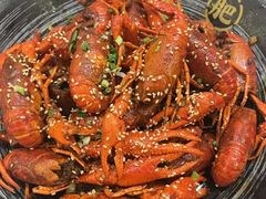 -肥肥虾庄·金牌油焖大虾(汉街SKP店)