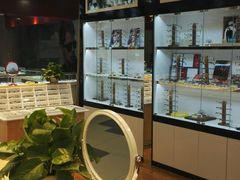 -MiRi眼镜连锁·蔡司·尼康控优点合作店(莘庄店)
