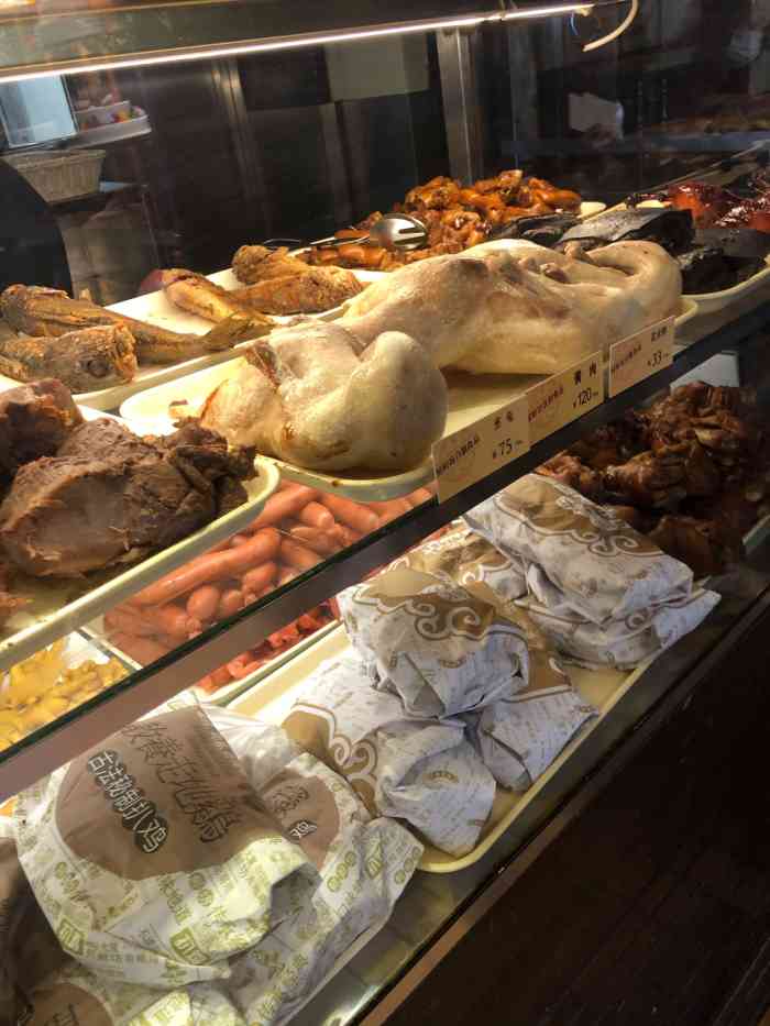 鲜鲜坊(国际大厦店)-"过年过节会去国际大厦领礼盒,鲜鲜坊偶尔会.