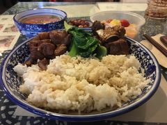 红烧肉小排双拼-蜗牛小馆醉乡民谣云南菜(惠新西里店)