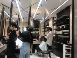 -HAIR CORNER
