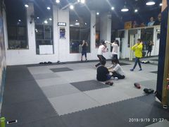 -成杰格斗·拳击·柔术·防身术(建设路店)