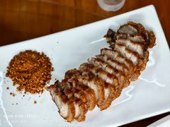 脆皮香猪肉-农夫人家餐饮