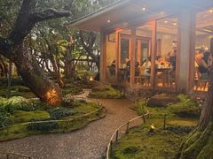 -Chom Cafe and Restaurant