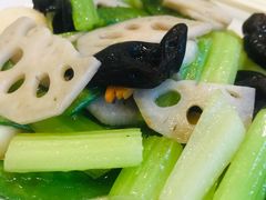 木耳莲藕炒芹菜-拿福食府(广大路店)