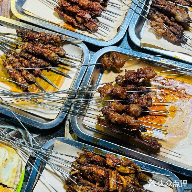 西安城墙脚下 本地人会反复去的烧烤店