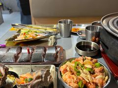 -围炉肉舍•炭烤活鳗•丹东海鲜烤肉(步行街店)