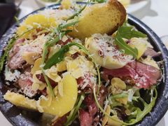 煎牛肉面包脆芝士沙拉-GOTLOT COFFEE&KITCHEN角落厨房NOOK店