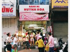 -Bánh Mì Huynh Hoa