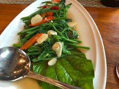 -Chom Cafe and Restaurant