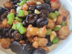 掌中宝烩丁丁菇-辣螃铠盆盆蟹大排档(海昌店)