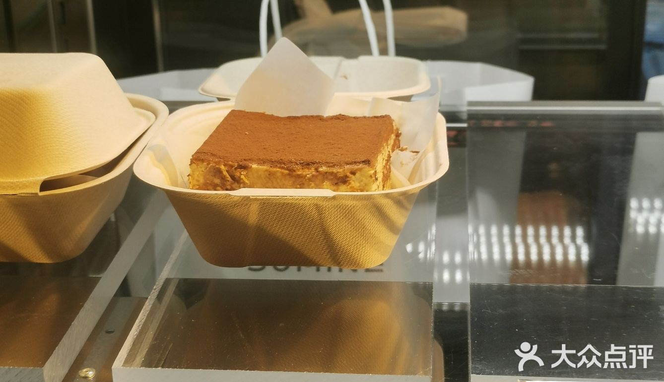 佑禾排累了，吃个虎皮蛋糕！