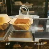佑禾排累了，吃个虎皮蛋糕！