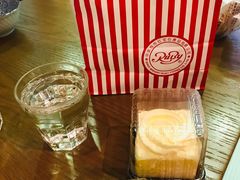 -红宝石·鲜奶小方·海派西点房(南丹店)