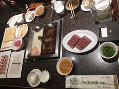 餐具摆设-皇城老妈·大连海鲜火锅(港湾店)
