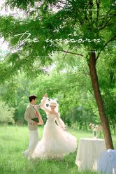 -现代经典婚纱摄影