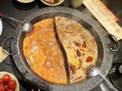 -宽板凳老灶火锅(台湾街店)